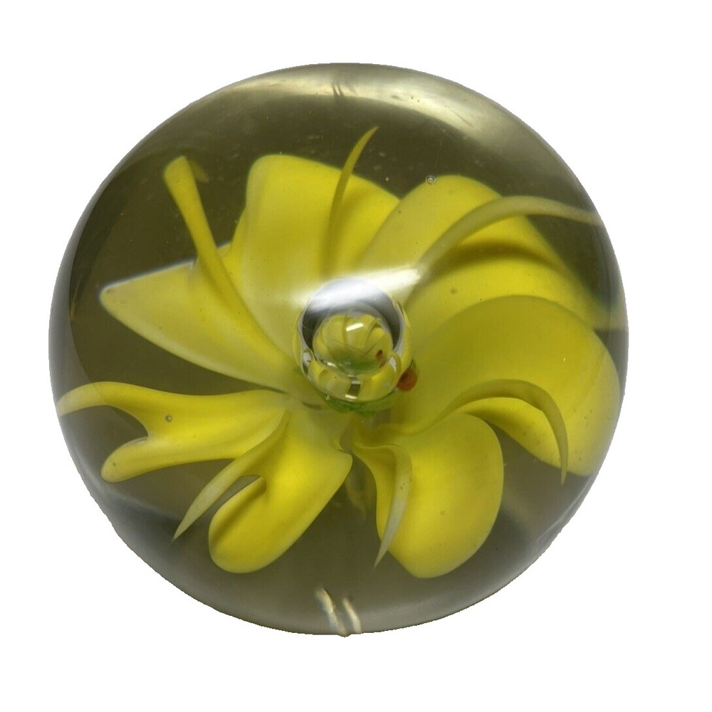 Vintage Yellow Flower Art Glass Paperweight‎ Bubble Center Stamen
